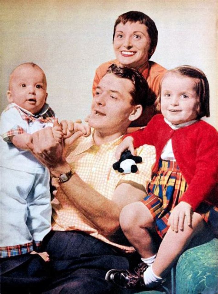 Jerry Moss Wife: Ann Holbrook and Tina Moss, 4 Children