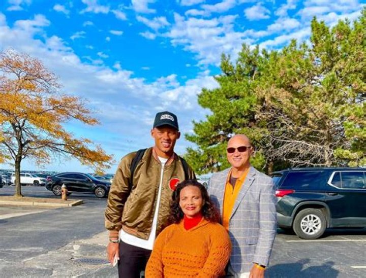 Joshua Dobbs Age, Height, Parents, College, IQ, Degree, Wife, Children, Instagram