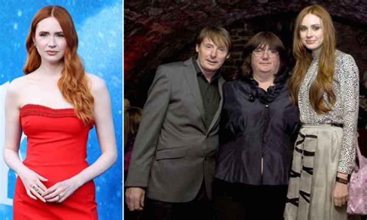 Karen Gillan Parents: Raymond John Gillan And Marie Gillan