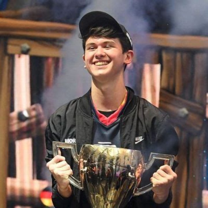 Kyle Bugha- Wiki, Age, Height, Net Worth, Girlfriend, Ethnicity