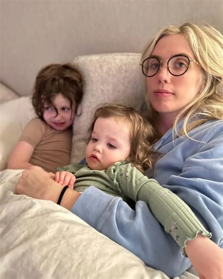 Laura Clery Bio, Wiki, Age, Height, Husband, Child, Parents, Sisters, Career, Idiot and Net Worth