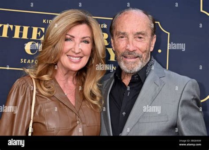 Lee Greenwood: Wife, net worth, tattoos, smoking & body facts