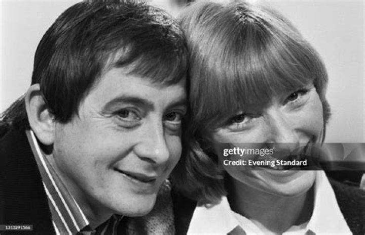 Lesley Judd First-Husband: Meet Derek Fowlds