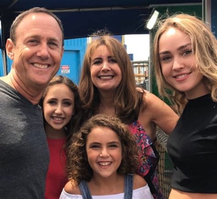 Lexy Kolker Bio, Wiki, Age, Height, Parents, Boyfriend, Net Worth, Movies