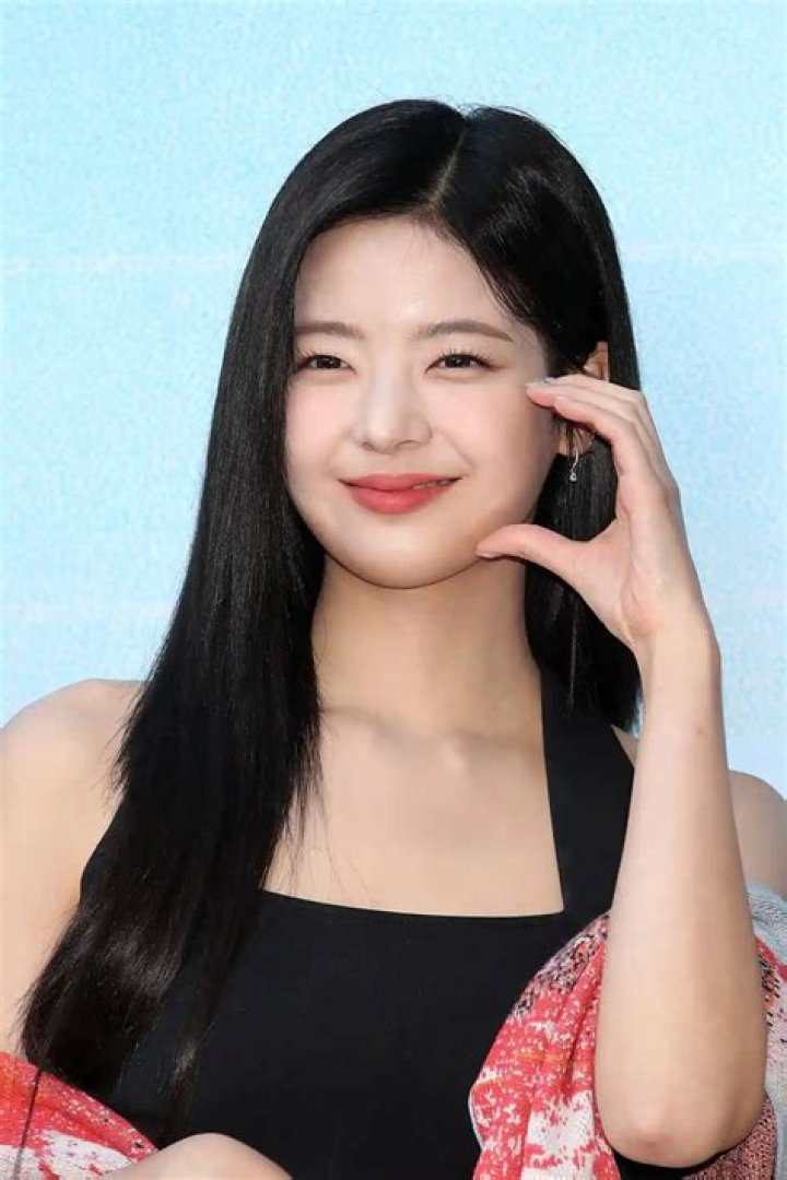 Lia (ITZY) Wiki, Bio, Age, Height, Weight, Measurements, Boyfriend, Net Worth, Facts
