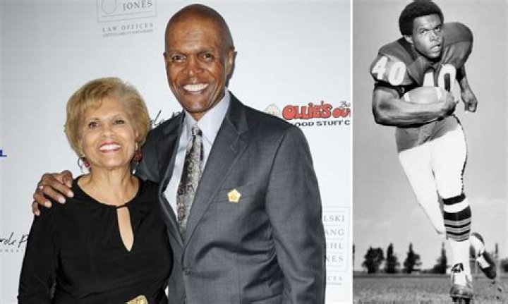 Linda McNeil (Gale Sayers Ex-Wife) Bio, Wiki, Age, Height and Net Worth