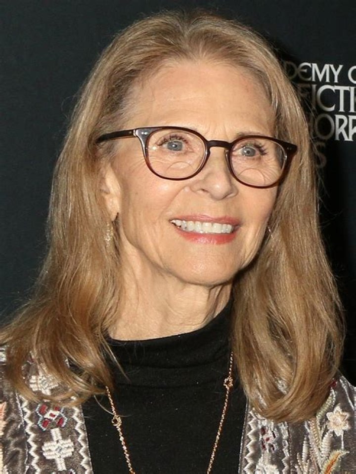 Lindsay Wagner: dating, net worth, tattoos, smoking & body measurements