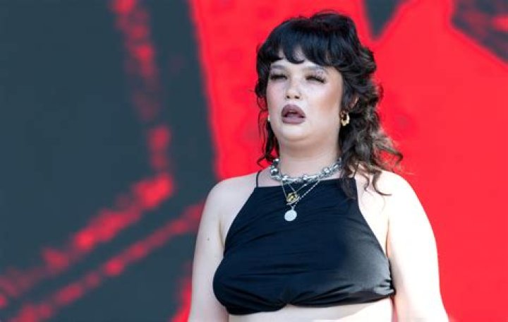 Lola Young Bio, Wiki, Age, Height, Family, Husband, Songs and Net Worth.