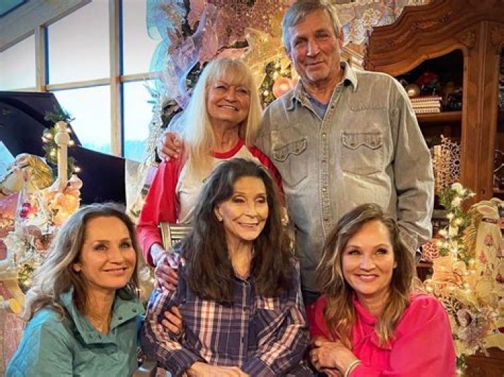 Loretta Lynn Children: How Many Children Did Loretta Lynn Have?