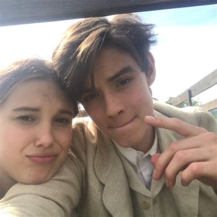 Louis Partridge Height, Age, Bio, Net Worth, Girlfriend & Career