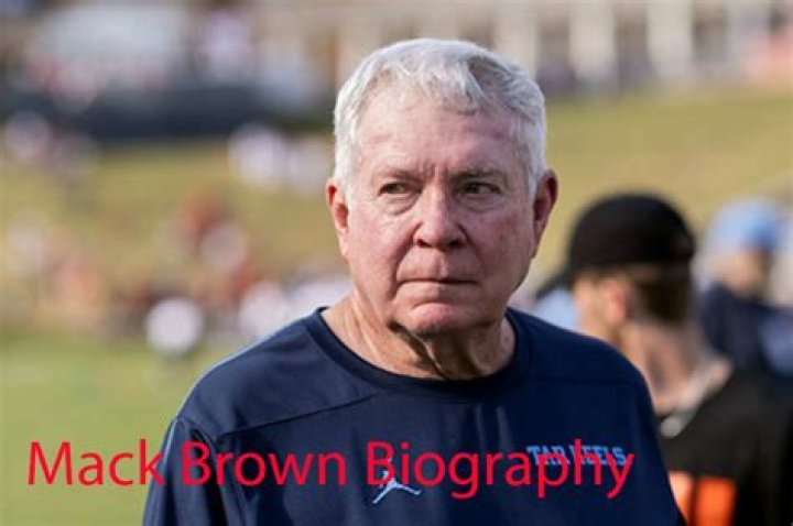 Mack Brown Net Worth, Teams Coached, Age, Coaching Record, Salary, Brother, Contract