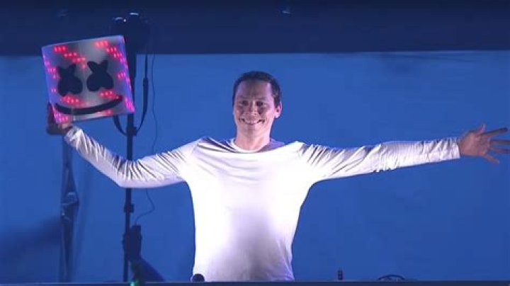 Marshmello (DJ) Face, Wikipedia, Bio, Age, Height, Weight, Girlfriend, Net Worth, Family, Facts