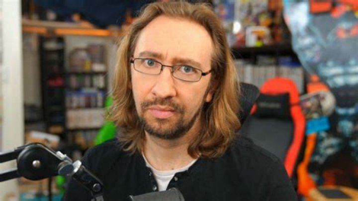 Maximilian Dood Wife, Sister, Net Worth, Merch: How Old Tall?