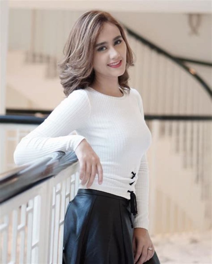 Meet Model Jodilee Warwick, Wikipedia Biodata & Profile Explored