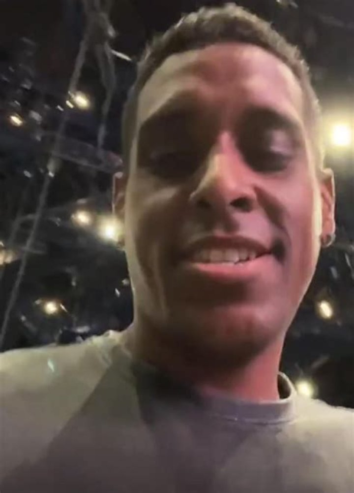 Mikaben Died Of Heart Attack In The Middle Of A Concert In Paris, Was he Sick Before?