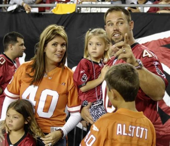 Mike Alstott Wife Nicole Alstott :: Net Worth [ Height, Weight ] A-Train Age, Bio