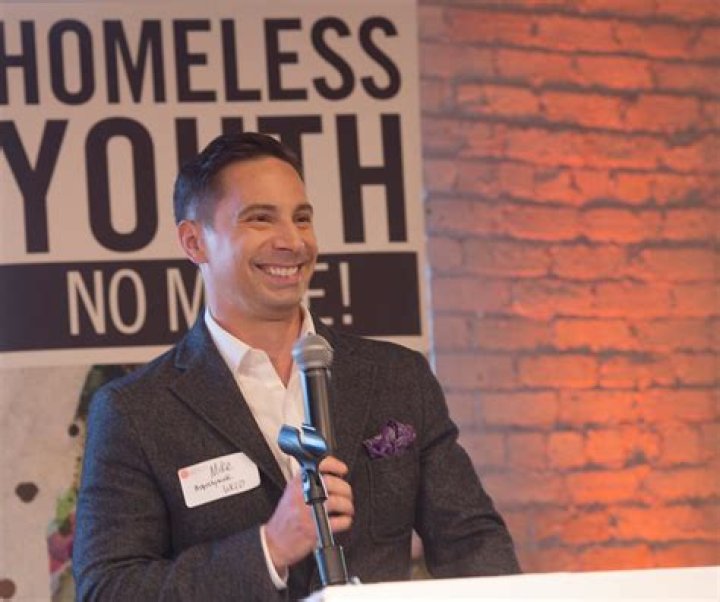 Mike Augustyniak (Meteorologist) Bio, Wiki, Age, Spouse, Net Worth, Height, Family and WCCO