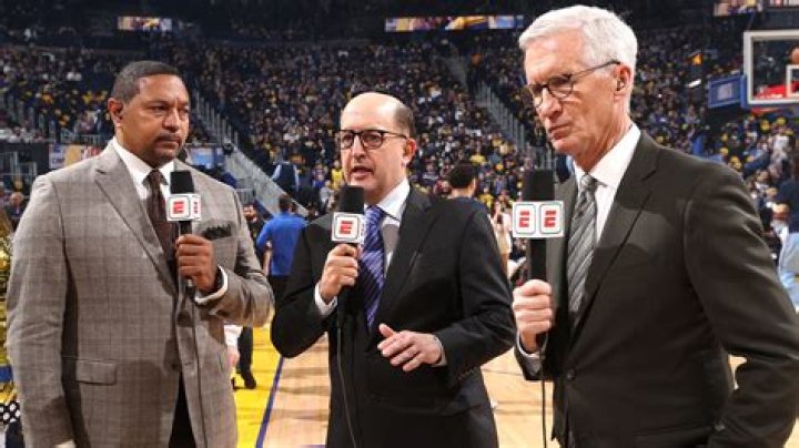 Mike Breen’s Salary Is More Than $500,000: American Sports Commentator’s Fortune Explored