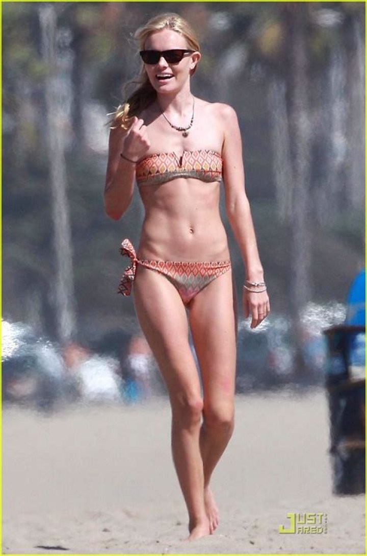 Miranda May: dating, net worth, tattoos, smoking & body measurements