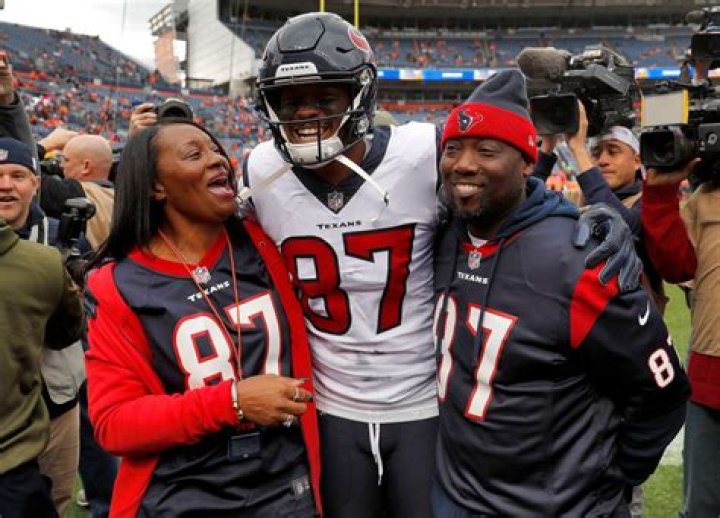 Mom Katina Smith & Dad Bobby Thomas: Get To Know Demaryius Thomas Parents