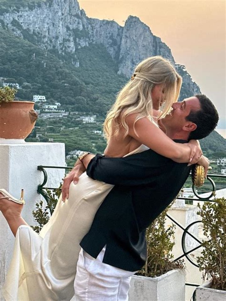 Natasha Oakley (Instagram Star) Biography, Wiki, Boyfriend, Age, Height, Weight, Net Worth, Facts