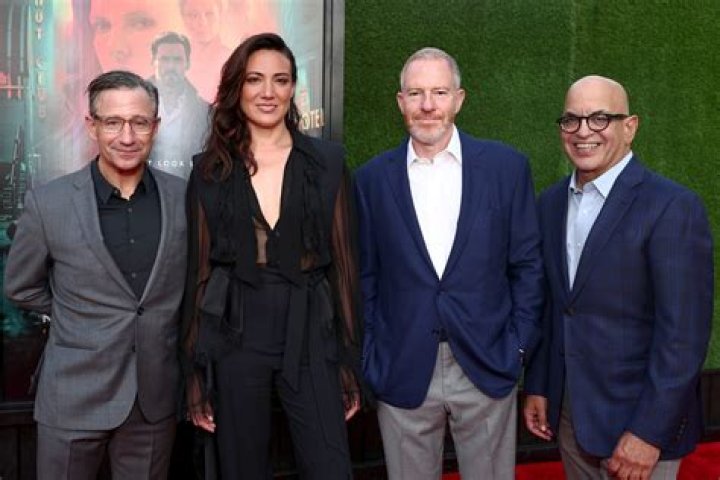 Noah Emmerich Wiki, Bio, Age, Height, Weight, Boyfriend, Facts