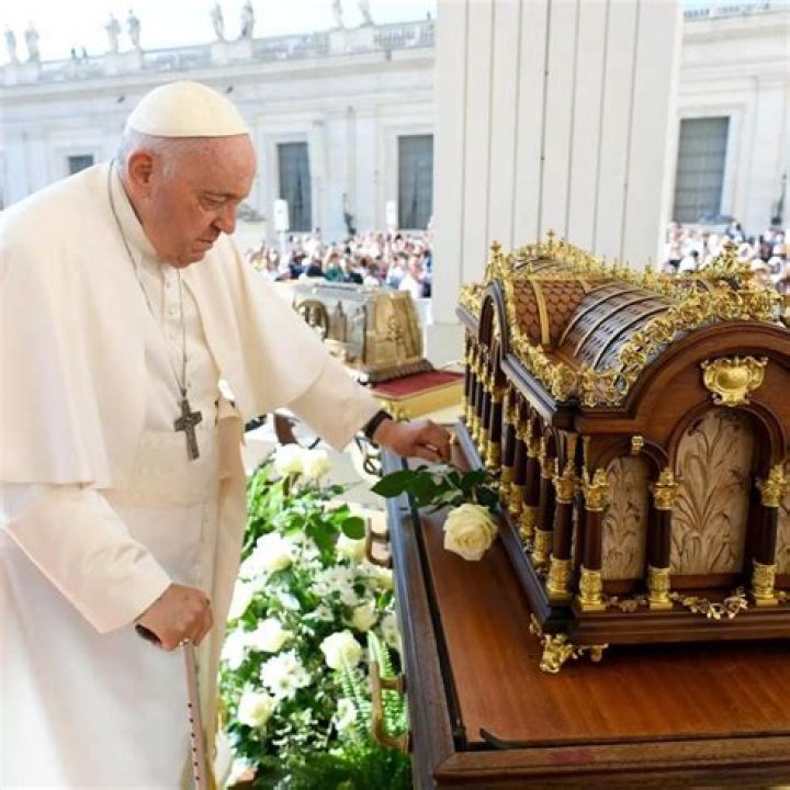 Pope Francis Biography: Wife, Age, Daughter, Net Worth, Nationality, Education, Books, Real Name, Quotes, Parents