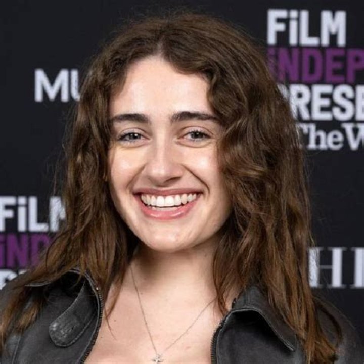 Rachel Sennott Bio, Age, Height, Family, Dating, Movies and Net Worth.