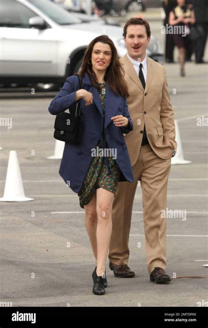 Rachel Weisz: Husband, net worth, tattoos, smoking & body measurements