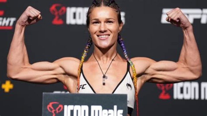 Renée Felice Smith: dating, net worth, tattoos, smoking & body measurements