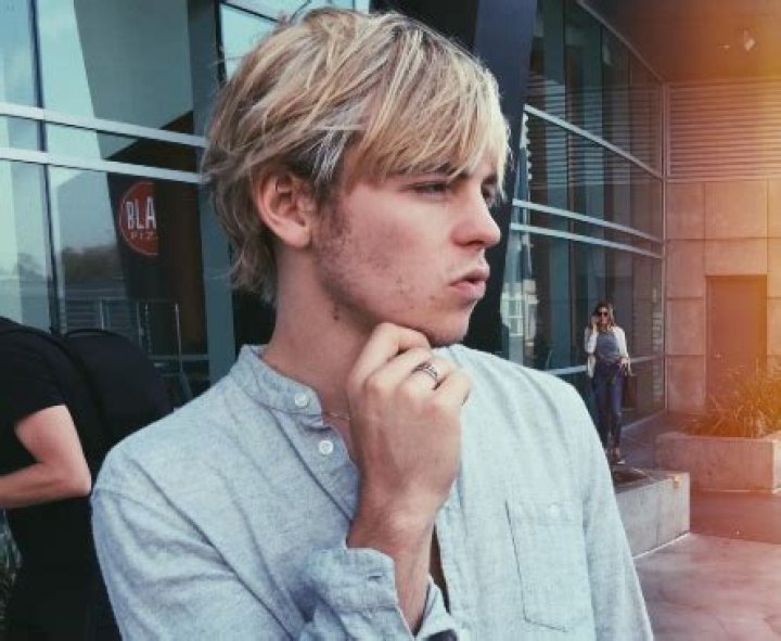 Ross Lynch – Bio, Facts, Wiki, Net Worth, Affair, Girlfriend, Dating, Age, Height, Family, Parents, Leaked, Scandal, Hair, Songs, Sabrina, Gay, News