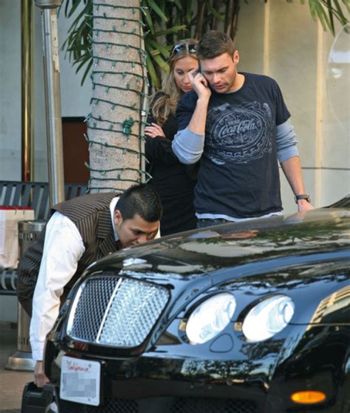 Ryan Seacrest: Girlfriend, net worth, tattoos, smoking & body facts