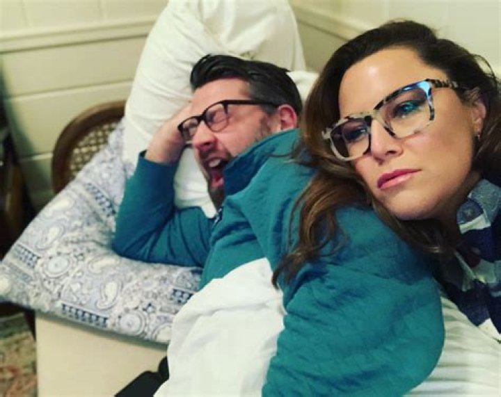 S. E. Cupp Biography, Age, Family, Husband, Career, Instagram and Website
