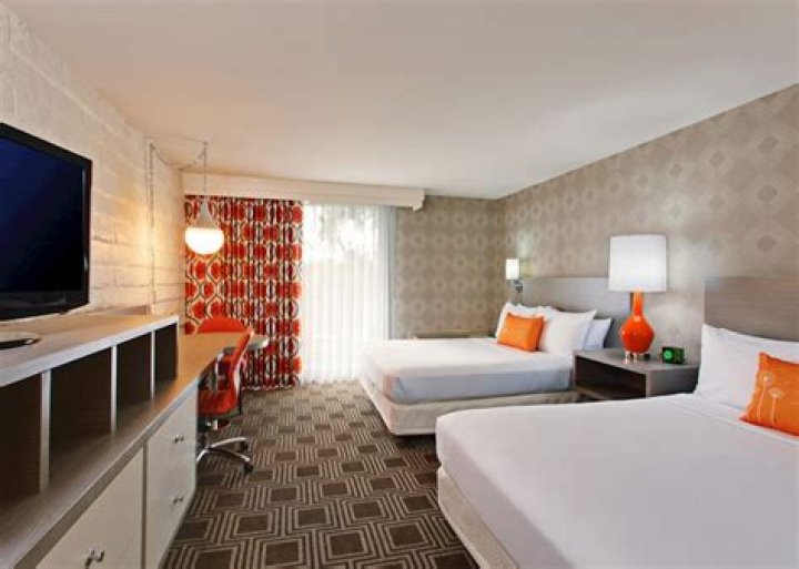 S.P Garland Hotels And Suite, New Karu