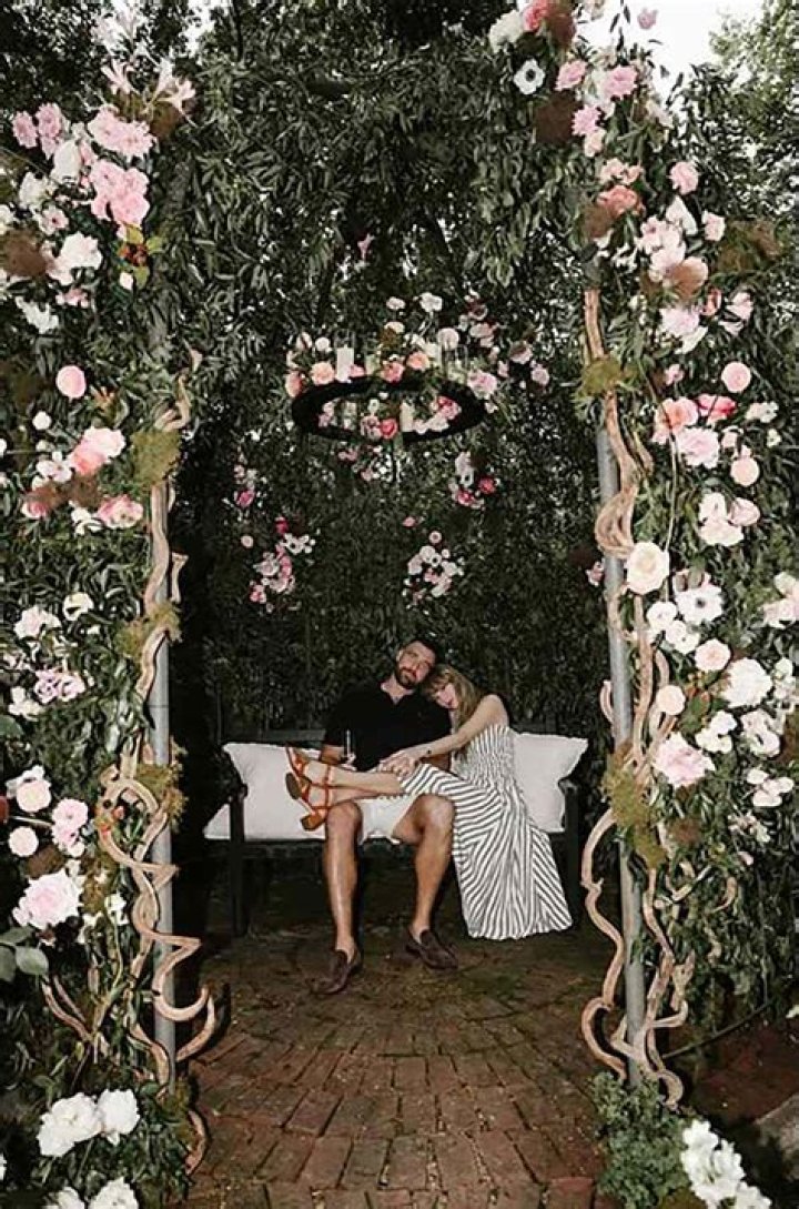 Samantha Colley – Bio, Height, Net Worth, Is She Engaged Or Married?