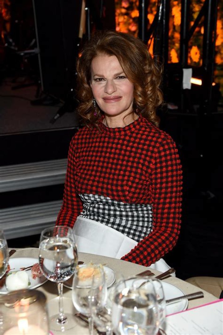 Sandra Bernhard, Biography, Age, Height, Married, Plastic Surgery, Net Worth