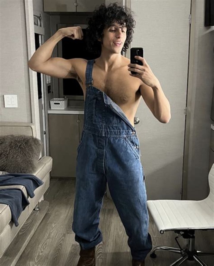 Sebastian Chacon Wiki, Biography, Age, Birthday, Girlfriend, Height