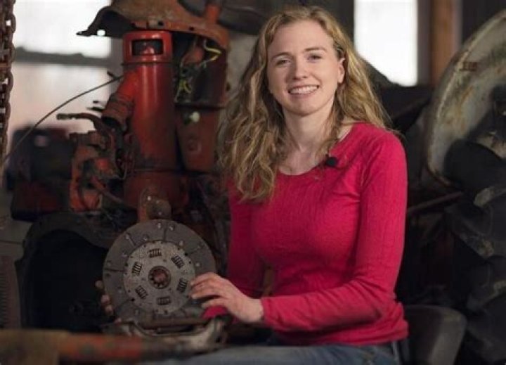 Skylar Astin Bio, Age, Glee, Singing, Movies, Net Worth, Salary