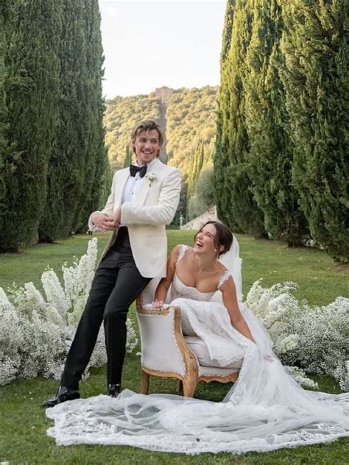 Stephanie Vogt Wikipedia Husband: Who Is She Married To?