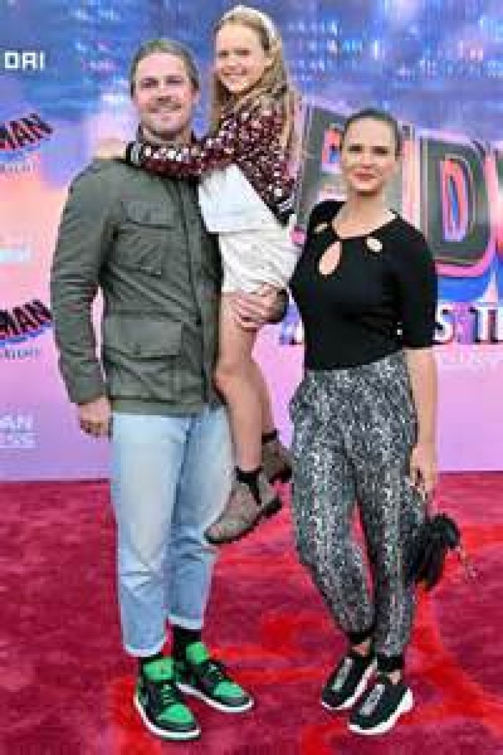 Stephen Amell – Bio, Wife, Brother, Daughter, Height, Net worth, Age