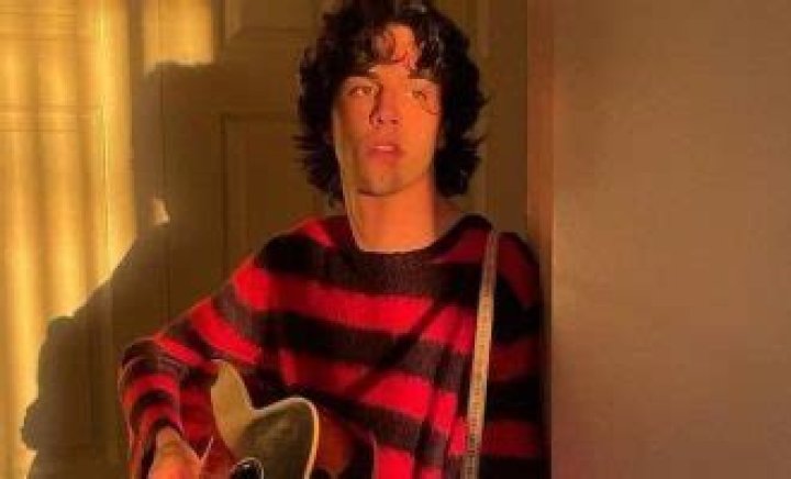 Stephen Sanchez Relationship: Who Is He Dating? Gay Rumors Viral On Tiktok