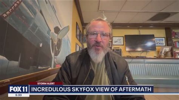 Stu Mundel KTTV FOX 11, Bio, Wiki, Age, Wife, Family, Salary, Net Worth