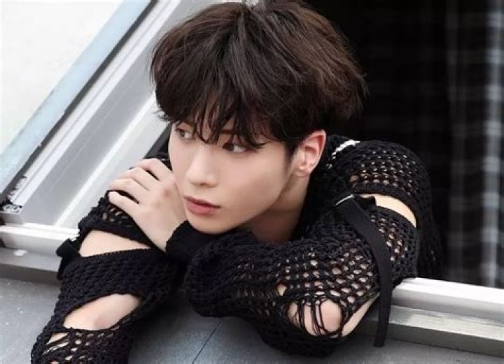 Taehyun (TXT Band Singer) Wiki, Bio, Age, Height, Weight, Net Worth, Girlfriend, Career, Facts