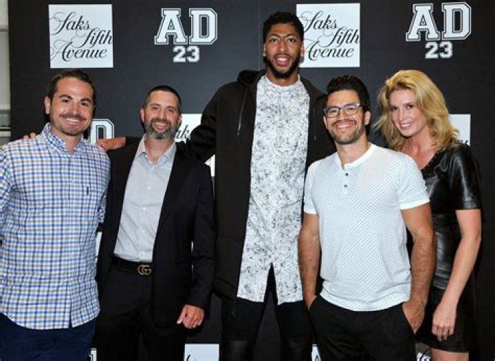 Tai Lopez: Girlfriend, net worth, tattoos, smoking & body facts