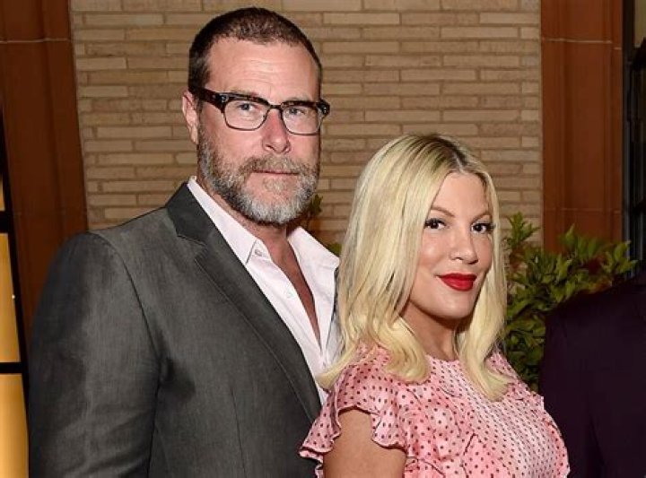 Tori Spelling: Husband, net worth, tattoos, smoking & body measurements
