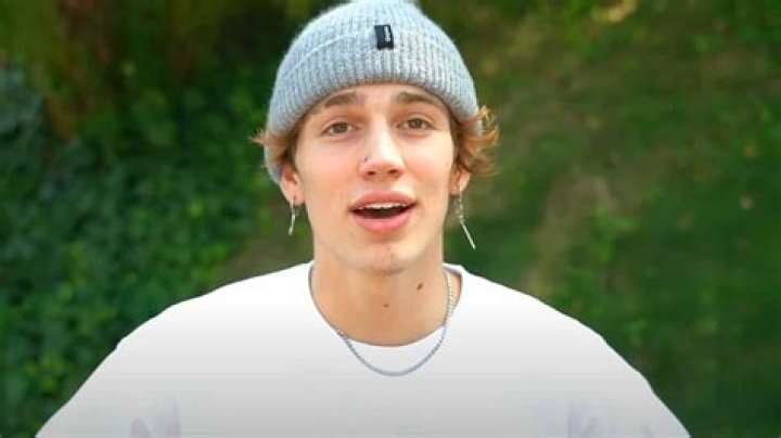 Twitch: What Is Vinnie Hacker Zodiac Sign? More On The Personal Details Of The Hype House Cast