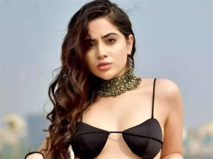 Urfi Javed Height, Weight, Age, Biography, Wiki, Boyfriend, Family