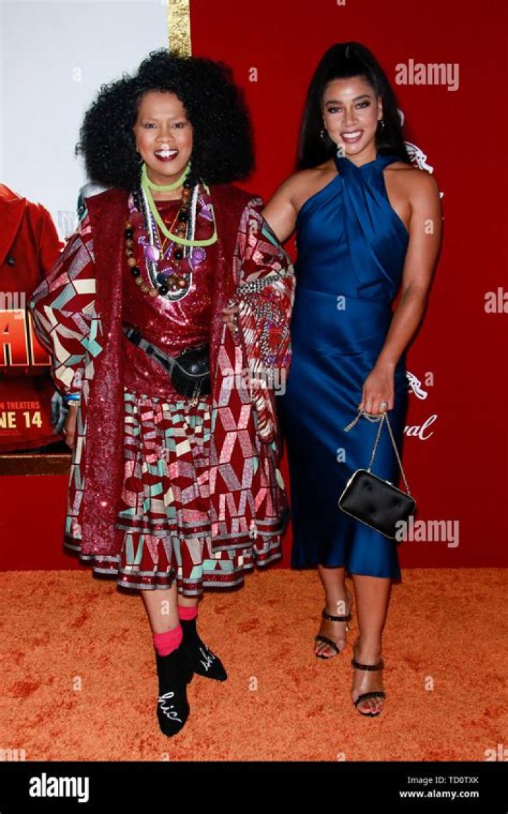 Vanessa Bronfman : Sherri Brewer’s Daughter Is An Actress