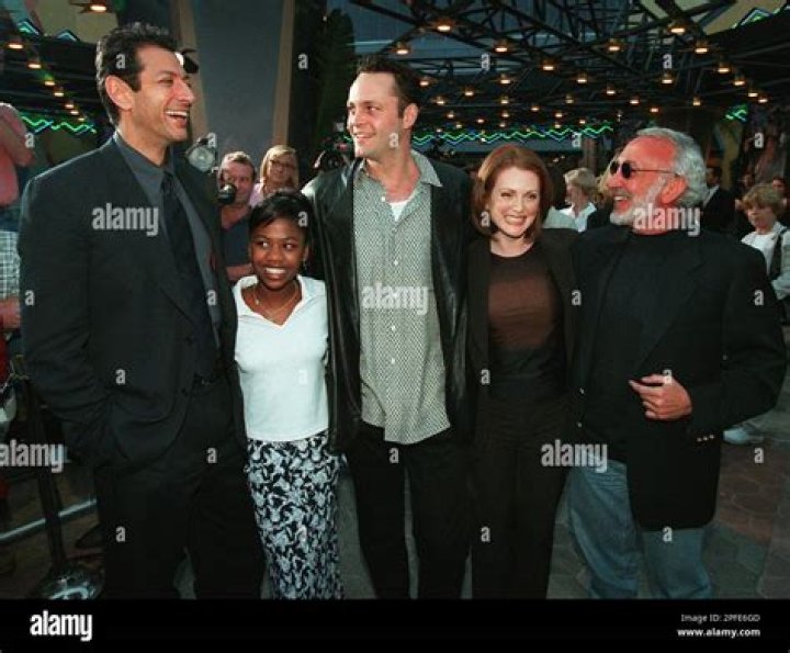 Vanessa Lee Chester: dating, net worth, tattoos, smoking & body measurements