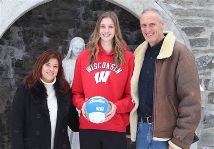 Volleyball: Anna Smrek Parents, Meet Her Father Mike & Mother Sonya